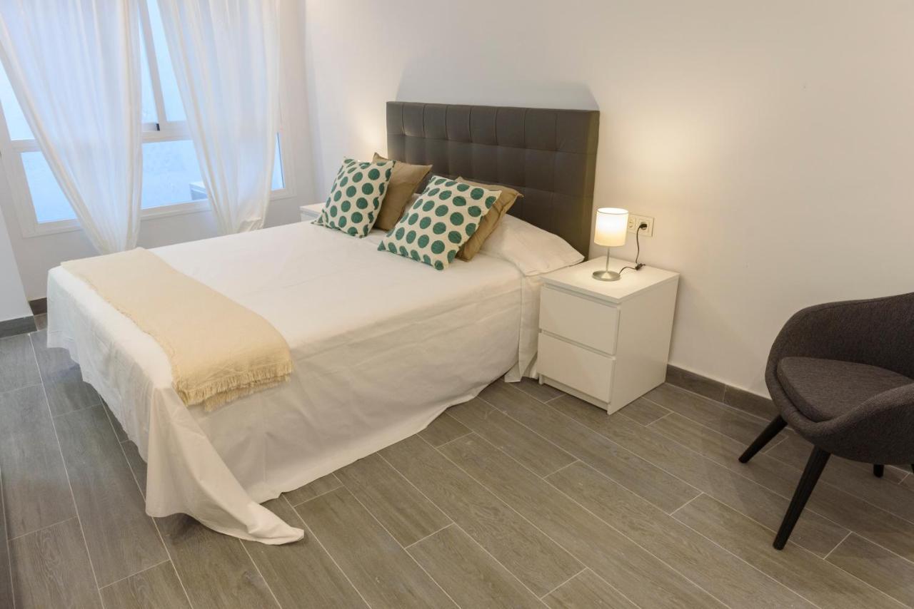 Apartamentos Constitucion By Renthas Malaga Exterior photo