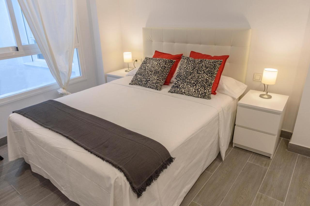 Apartamentos Constitucion By Renthas Malaga Exterior photo