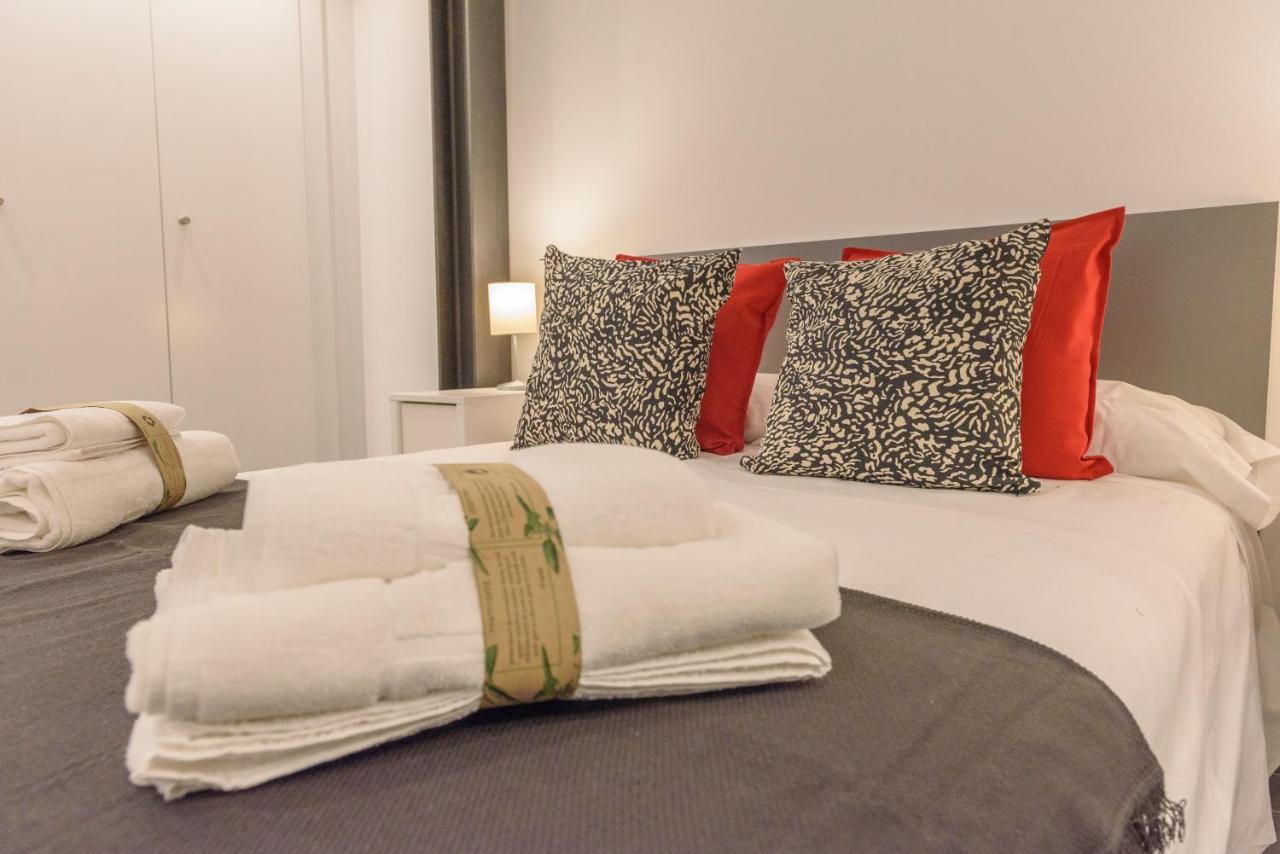 Apartamentos Constitucion By Renthas Malaga Exterior photo