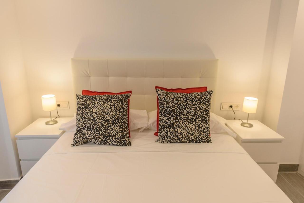 Apartamentos Constitucion By Renthas Malaga Exterior photo