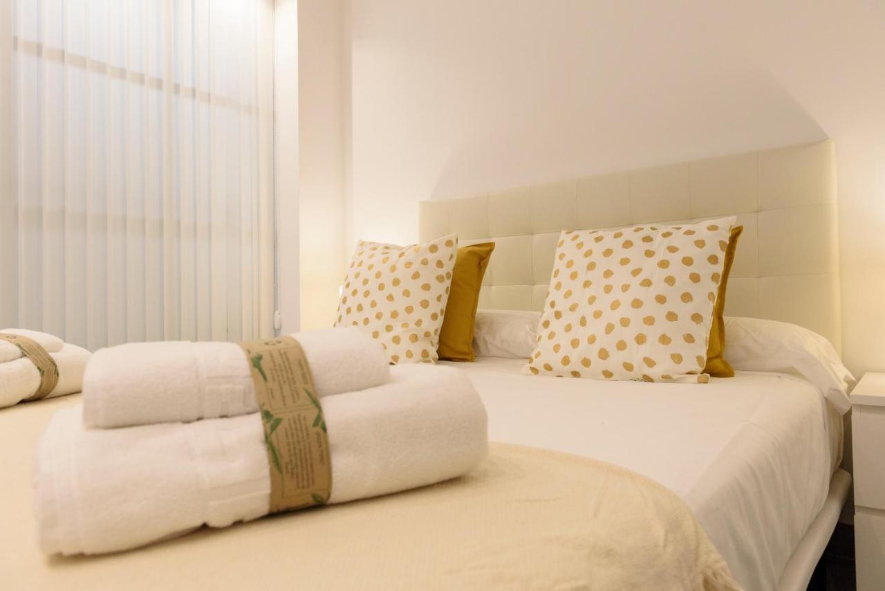 Apartamentos Constitucion By Renthas Malaga Exterior photo