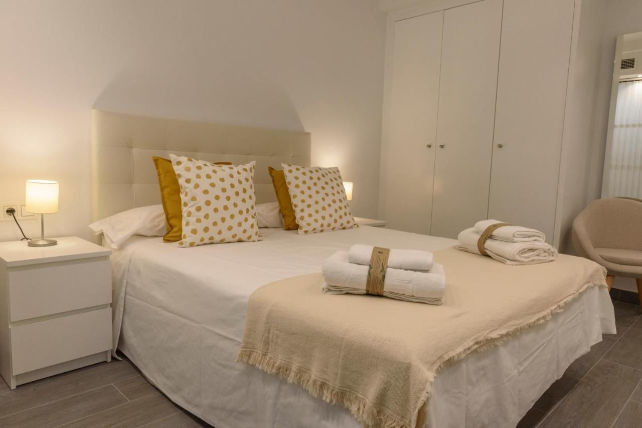Apartamentos Constitucion By Renthas Malaga Exterior photo