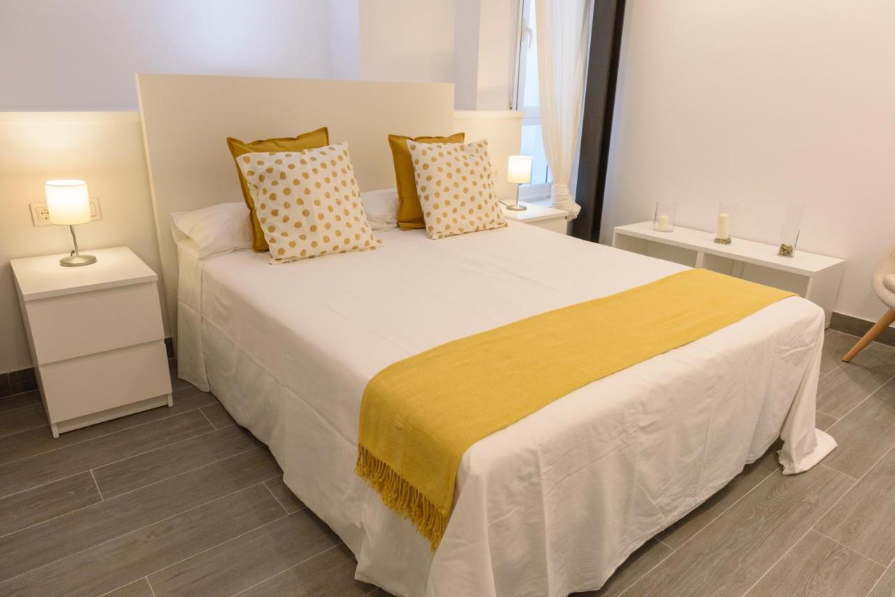 Apartamentos Constitucion By Renthas Malaga Exterior photo