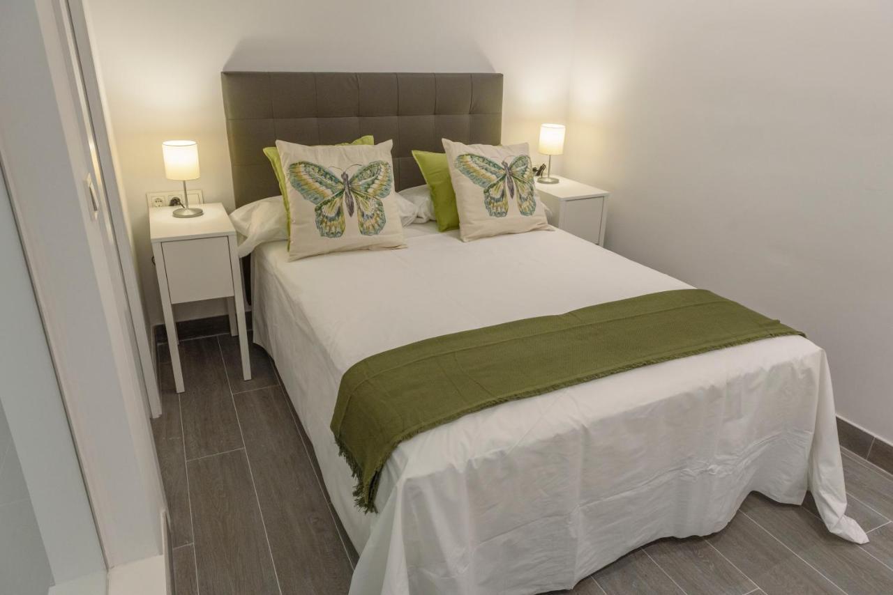 Apartamentos Constitucion By Renthas Malaga Exterior photo