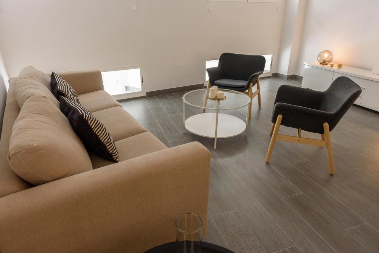 Apartamentos Constitucion By Renthas Malaga Exterior photo