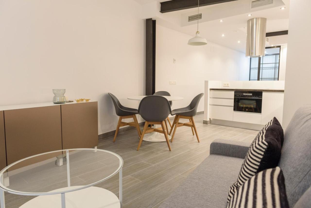 Apartamentos Constitucion By Renthas Malaga Exterior photo