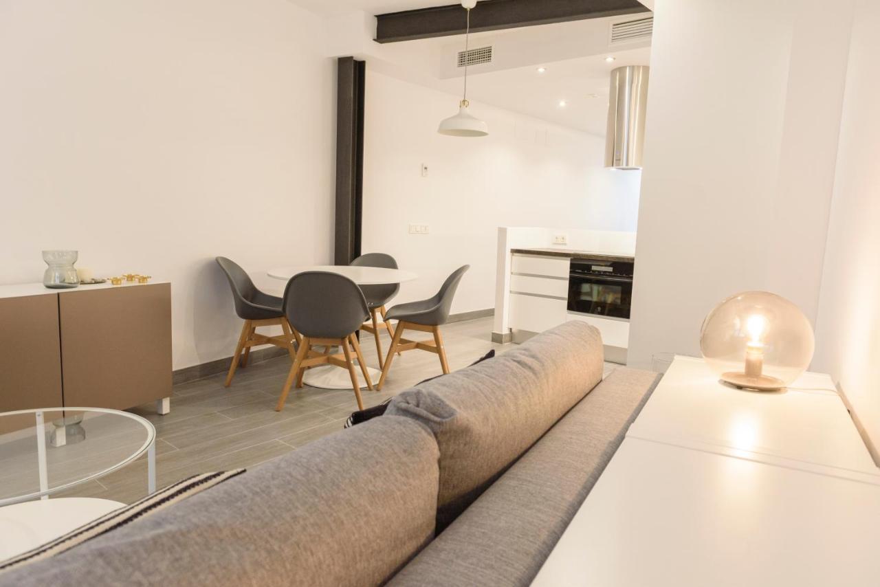 Apartamentos Constitucion By Renthas Malaga Exterior photo