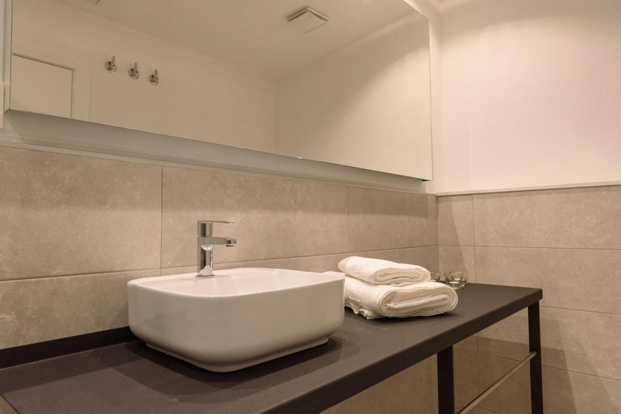 Apartamentos Constitucion By Renthas Malaga Exterior photo