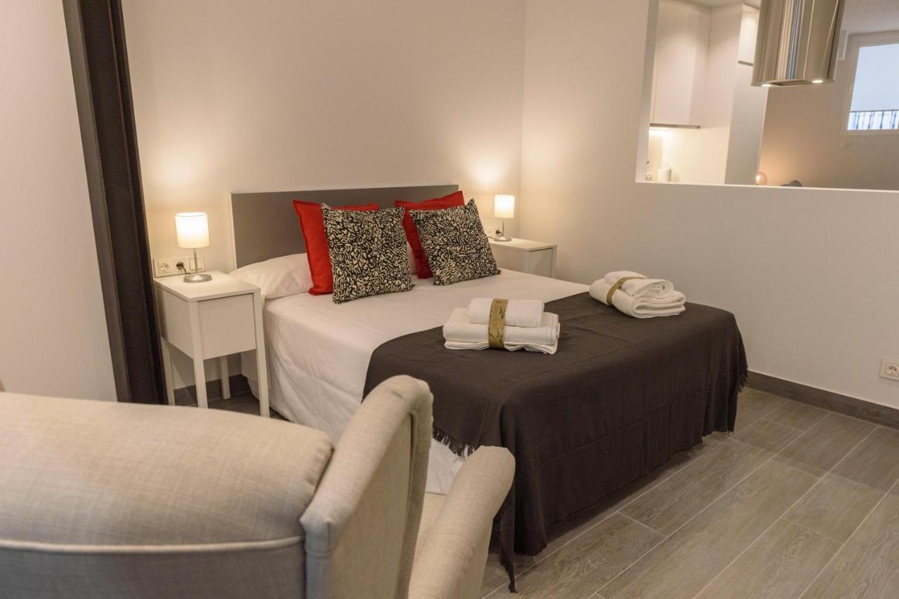 Apartamentos Constitucion By Renthas Malaga Exterior photo