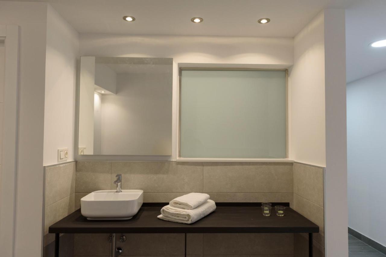Apartamentos Constitucion By Renthas Malaga Exterior photo